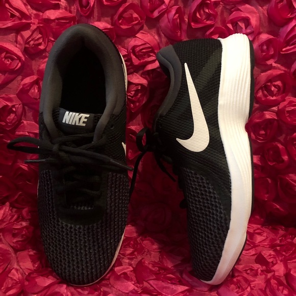 Nike Revolution 4 Women's Running Shoes - Picture 2 of 8